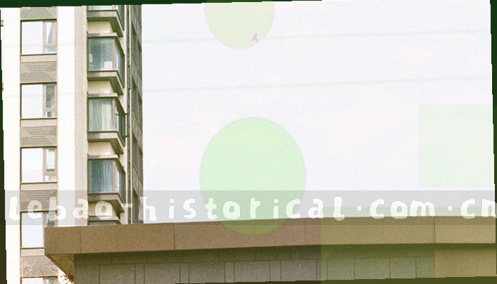 抽象网络地图覆盖多个城市赛区，金色数据点表示历史数据覆盖范围